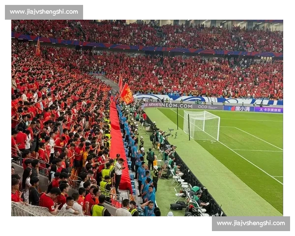 球迷热血集结：从赛场呐喊到城市文化的全景观察